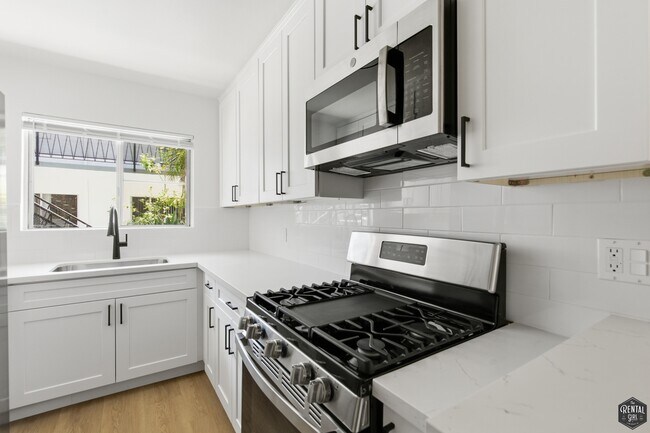 Building Photo - 3401 Ocean Park Blvd
