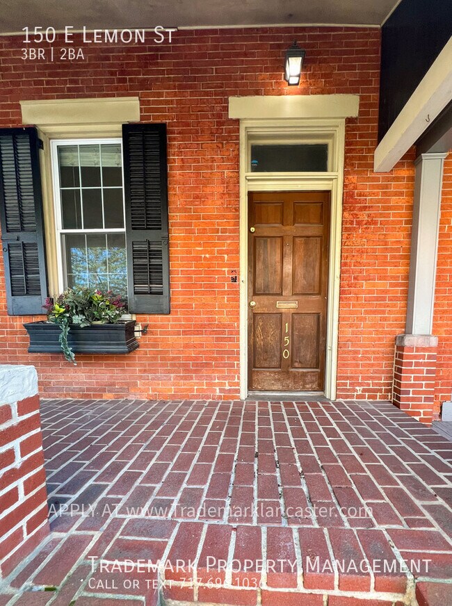 Building Photo - Beautiful and Spacious City Town Home