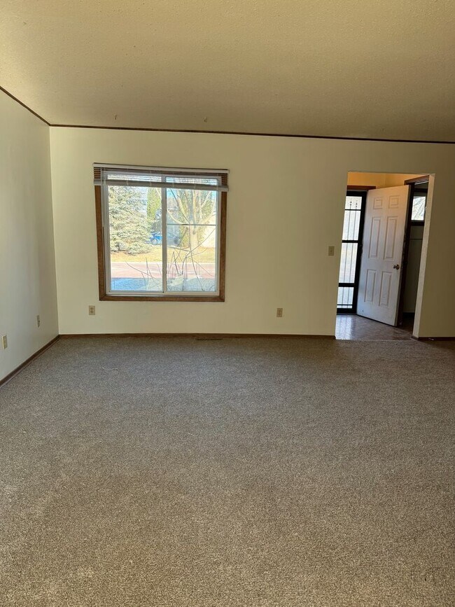 Building Photo - Opal Townhomes