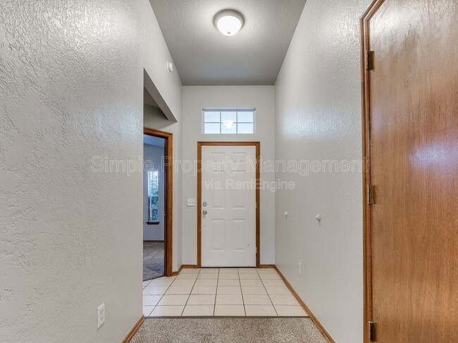 Building Photo - 3221 SW 103rd Pl