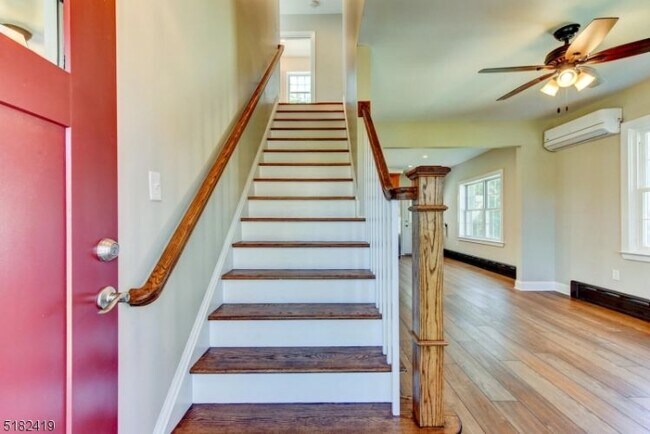 Building Photo - 118 Bartine St