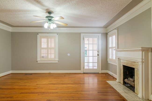 Building Photo - FOR RENT in LAKE BOTTOM!  Available Now