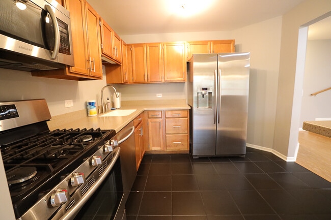 Building Photo - 231 University Ln