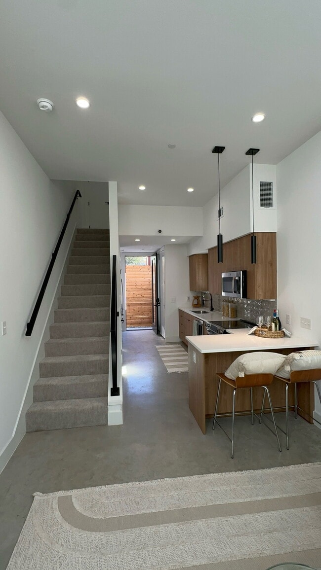 Foto del edificio - 2702 N Carroll Ave