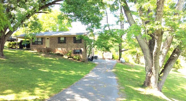Building Photo - 412 Meadowview Ln