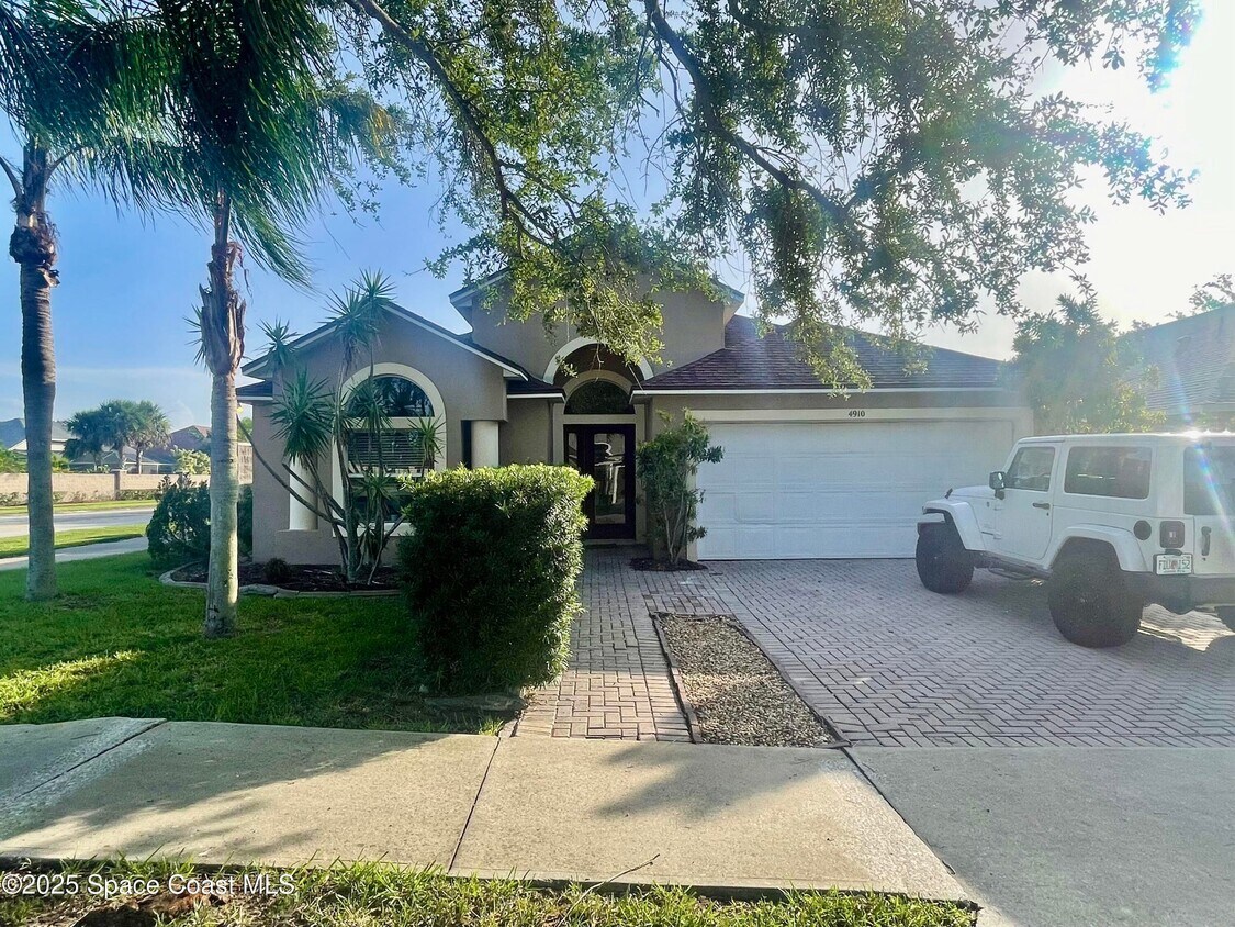Foto principal - 4910 Somerville Dr