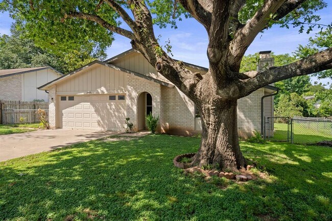 Foto del edificio - 2404 Broken Oak Dr