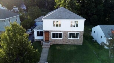 Building Photo - 66 Aetna St