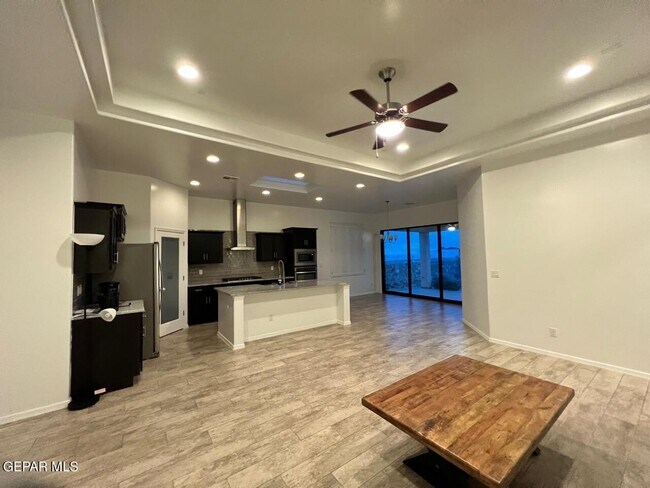 Building Photo - 1094 Jade Hill Ave