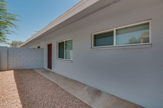 Building Photo - 801 E Puget Ave