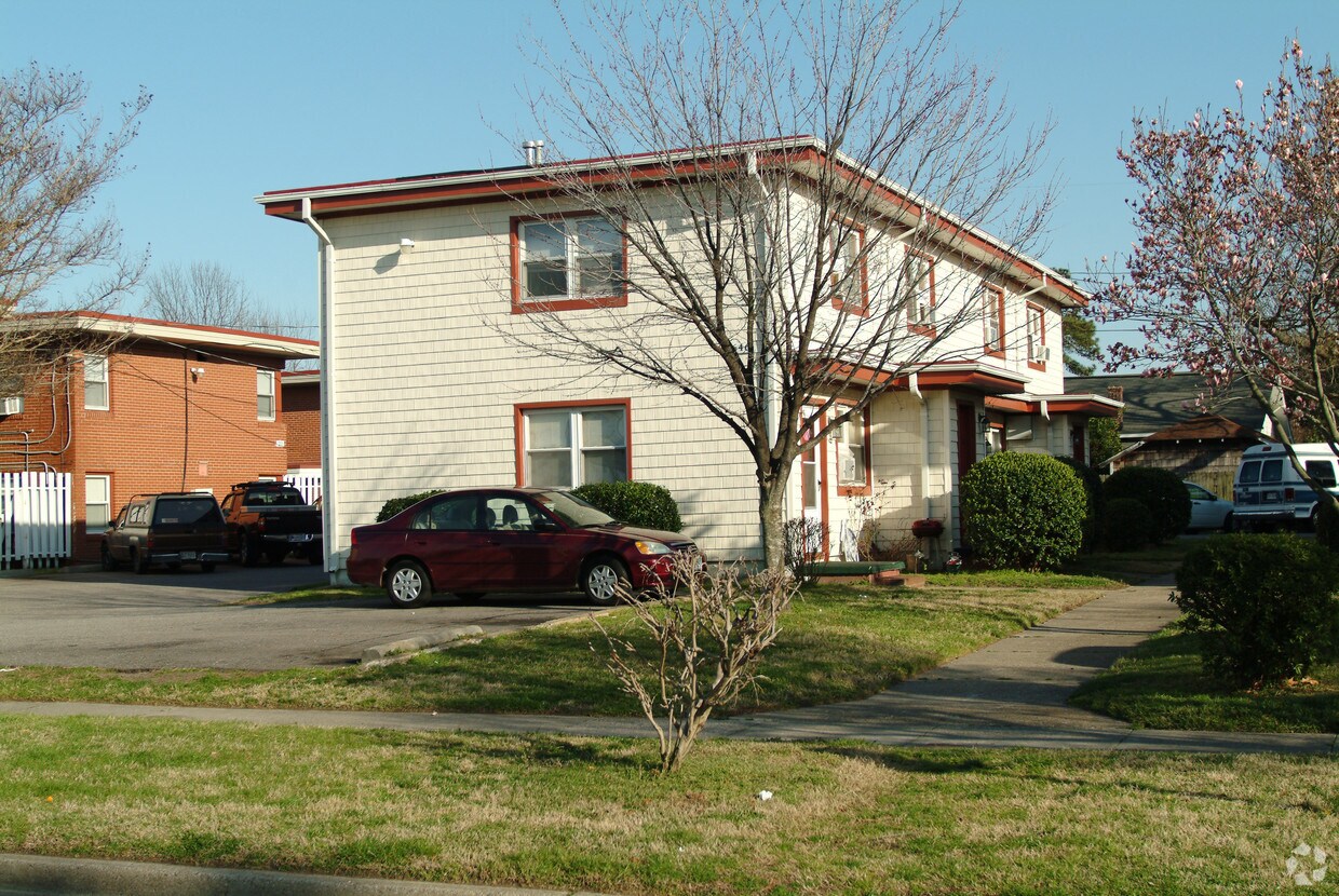 Building Photo - 9646 Selby Pl