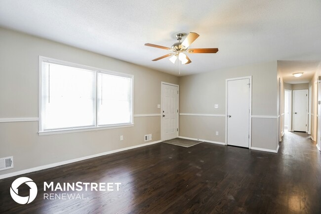 Building Photo - 2900 S Linwood Ave