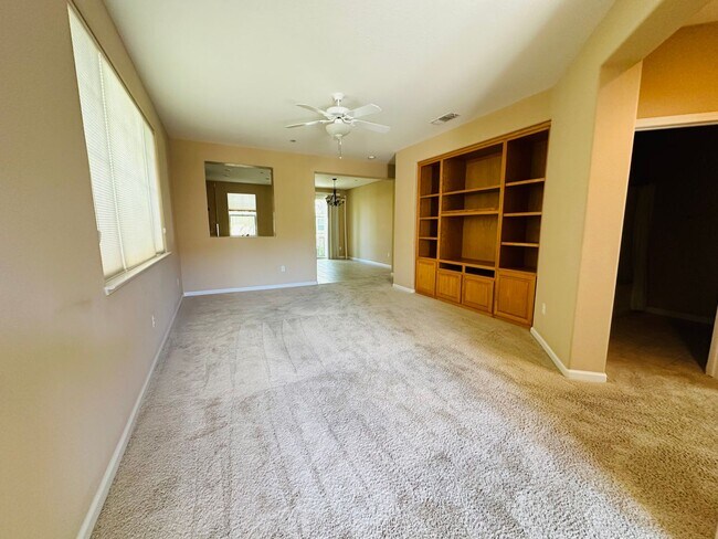 Building Photo - 2 Bedroom 2 Bath Home in Eskaton 55+ Commu...