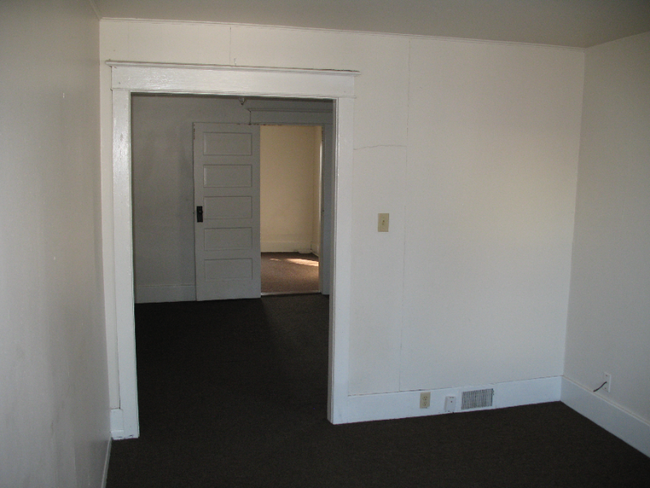 Foto del edificio - 329 E 26th St