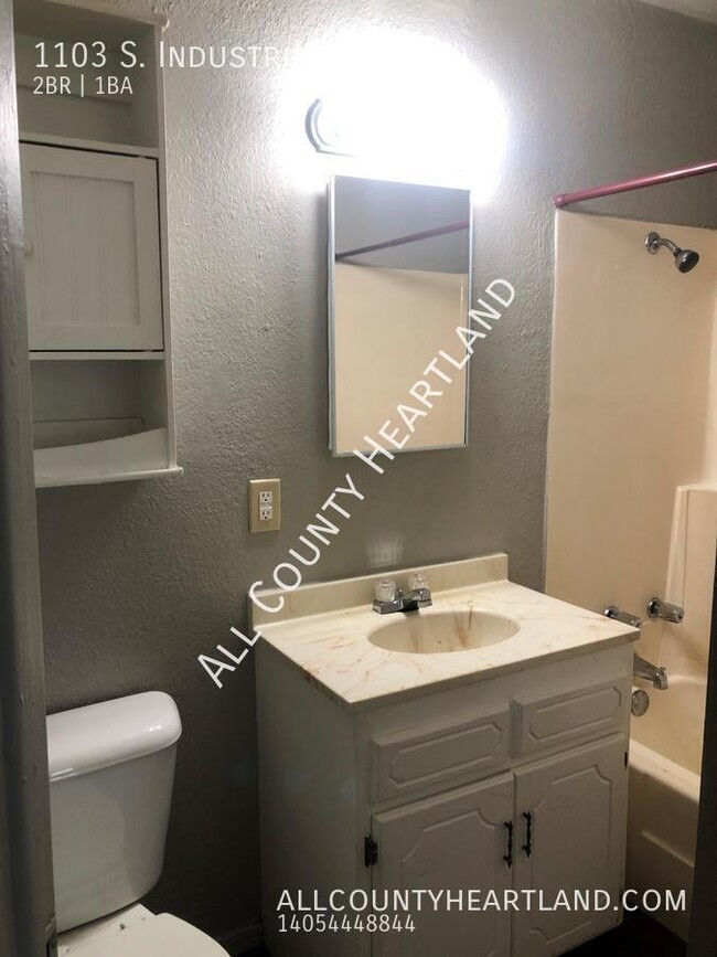 Foto del edificio - 2 bed/1 bath in El Reno!