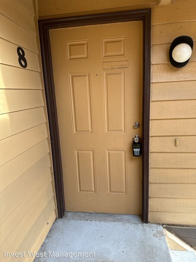 Foto del edificio - 2 br, 1 bath House - 605 SE 121 Ave #8