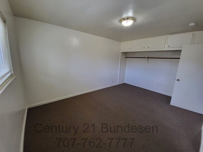 Building Photo - Clean Eastside Petaluma Home - 3BD/2BA ~132 Maria Drive