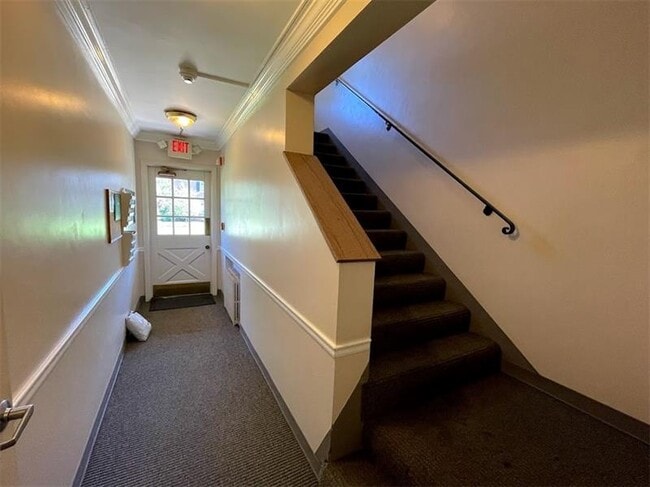 Building Photo - 836 Thorn St