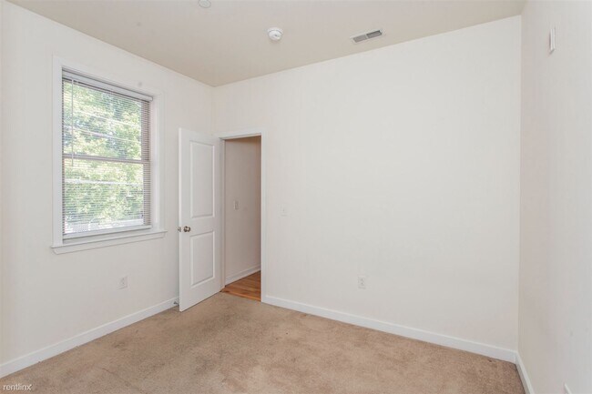Building Photo - 2 br, 1 bath Triplex - 1310 N CARLISLE ST ...