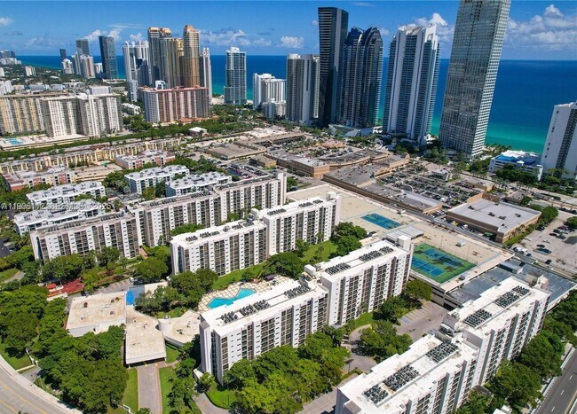 Foto del edificio - 16909 N Bay Rd