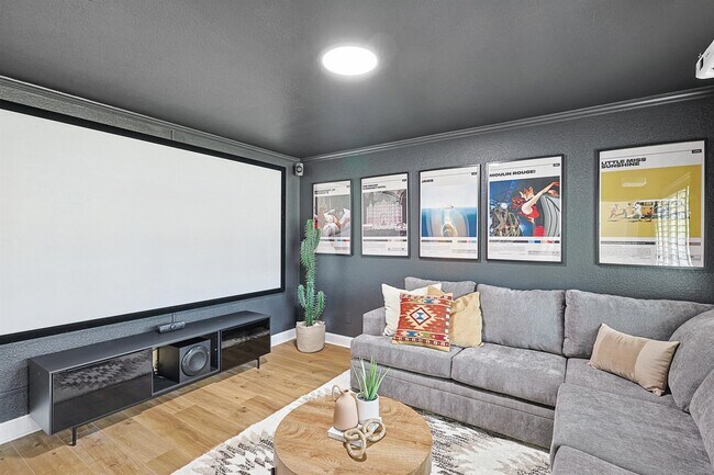 Foto del edificio - 6872 Greenleaf Dr