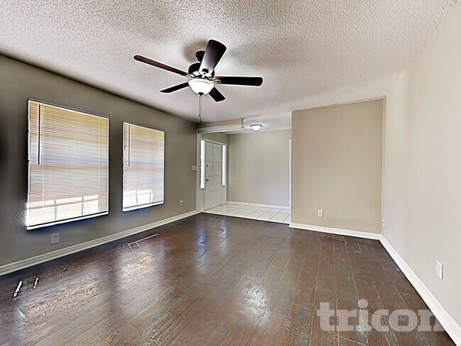 Building Photo - 816 Centerwood Ct