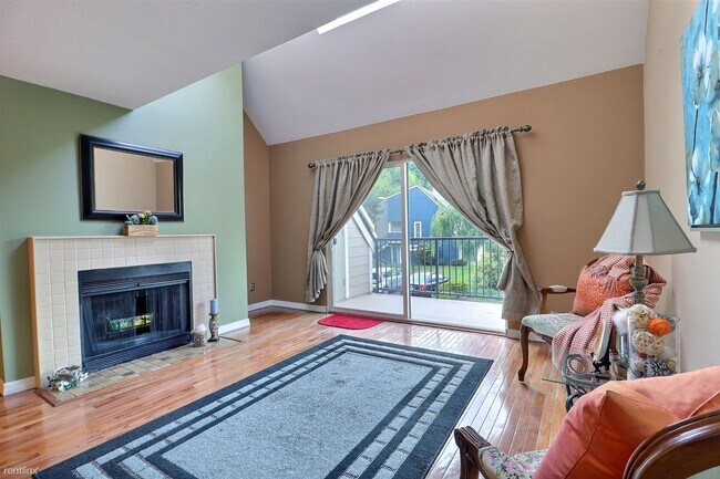 Building Photo - 2 br, 1.5 bath Townhome - 4525 South 248th...