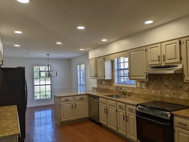 Building Photo - 1410 Poplar Ridge Dr