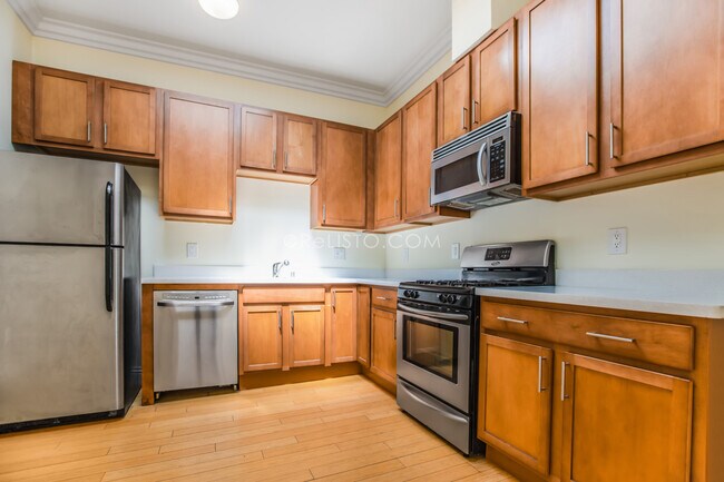 Building Photo - 634 20th St