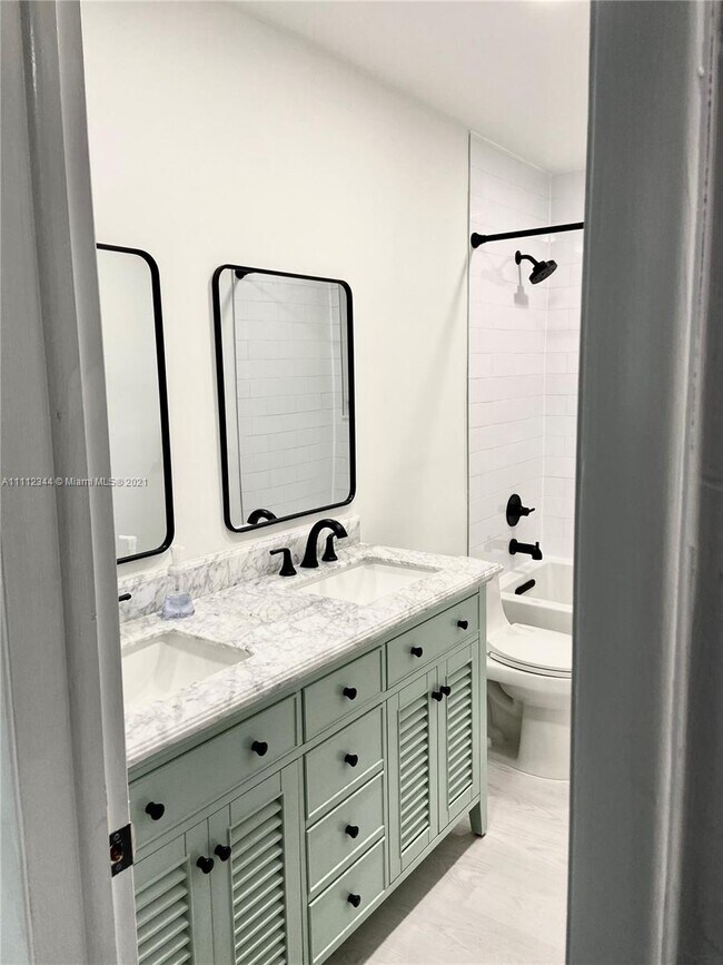 Foto del edificio - 4400 SW 89th Ave
