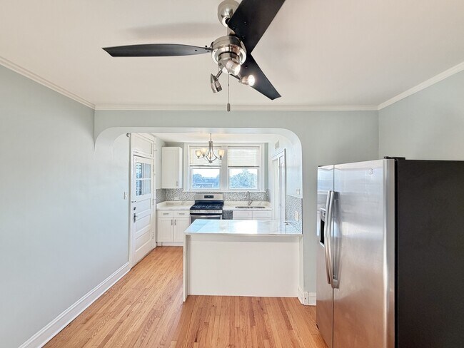 Building Photo - 2840 N Lockwood Ave