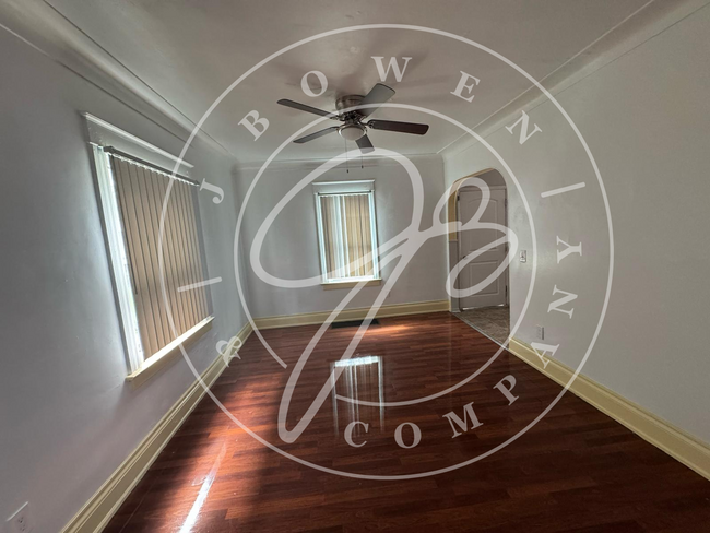 Building Photo - Very spacious 2 bed 1 bath with huge lot!