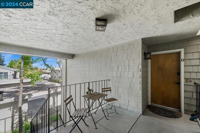 Building Photo - 1050 Wesley Ct