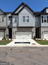 Building Photo - 2560 Silver Star Dr NE