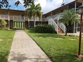 Building Photo - 411 S Crescent Dr