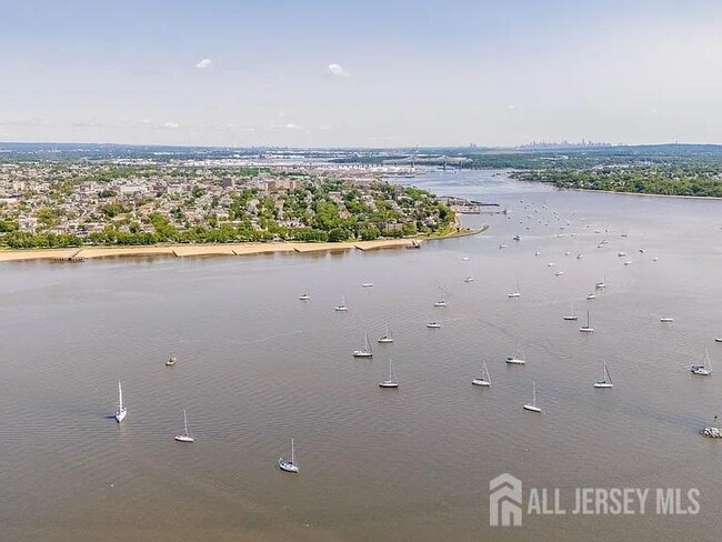 Foto del edificio - 2000 Schindler Dr