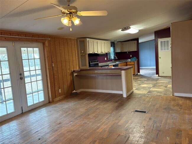 Foto del edificio - 120 Boxwoods Dr