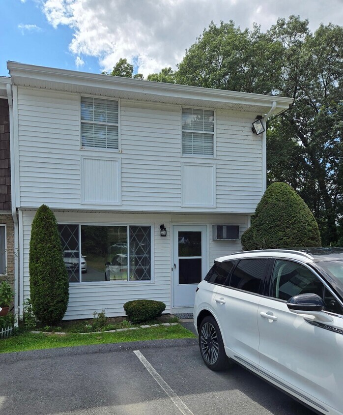 Primary Photo - 945 Riverside Dr