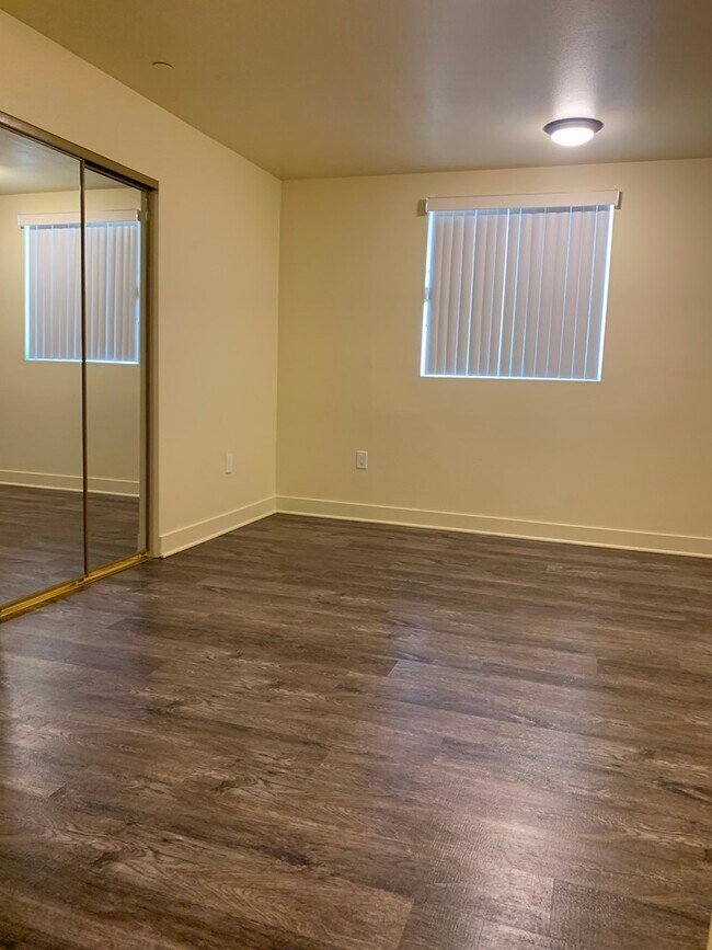 Foto del edificio - 1417 W 81st St