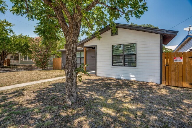 Building Photo - BEAUTIFULLY-RENOVATED JEFFERSON HEIGHTS HOME