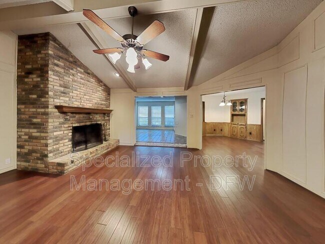 Building Photo - 205 Woodpark Dr