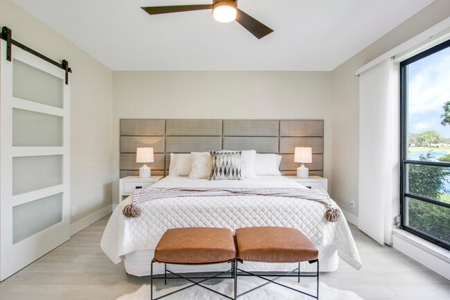 Foto del edificio - 512 Brackenwood Pl