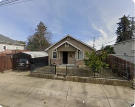 Building Photo - 2531 39th St