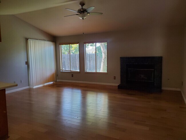 Building Photo - 2092 Pebble Beach Dr