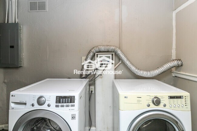 Foto del edificio - 1836 E 77th St