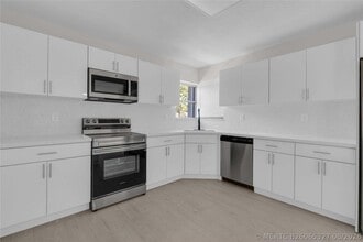 Building Photo - 200 NW 33rd Terrace