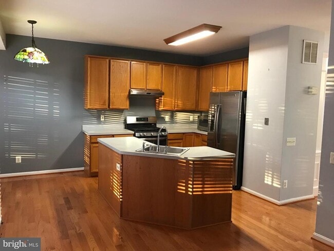 Building Photo - 22519 Maison Carree Square