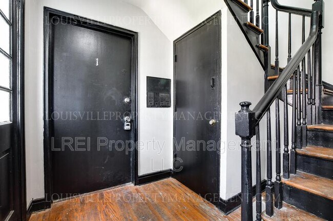 Building Photo - 649 S 44th St