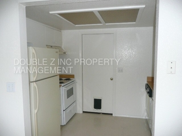 Building Photo - Cute 2 Bedroom Townhouse Near River Road!