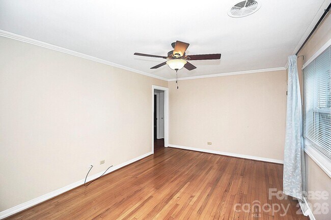 Foto del edificio - 121 Marshdale Ave SW